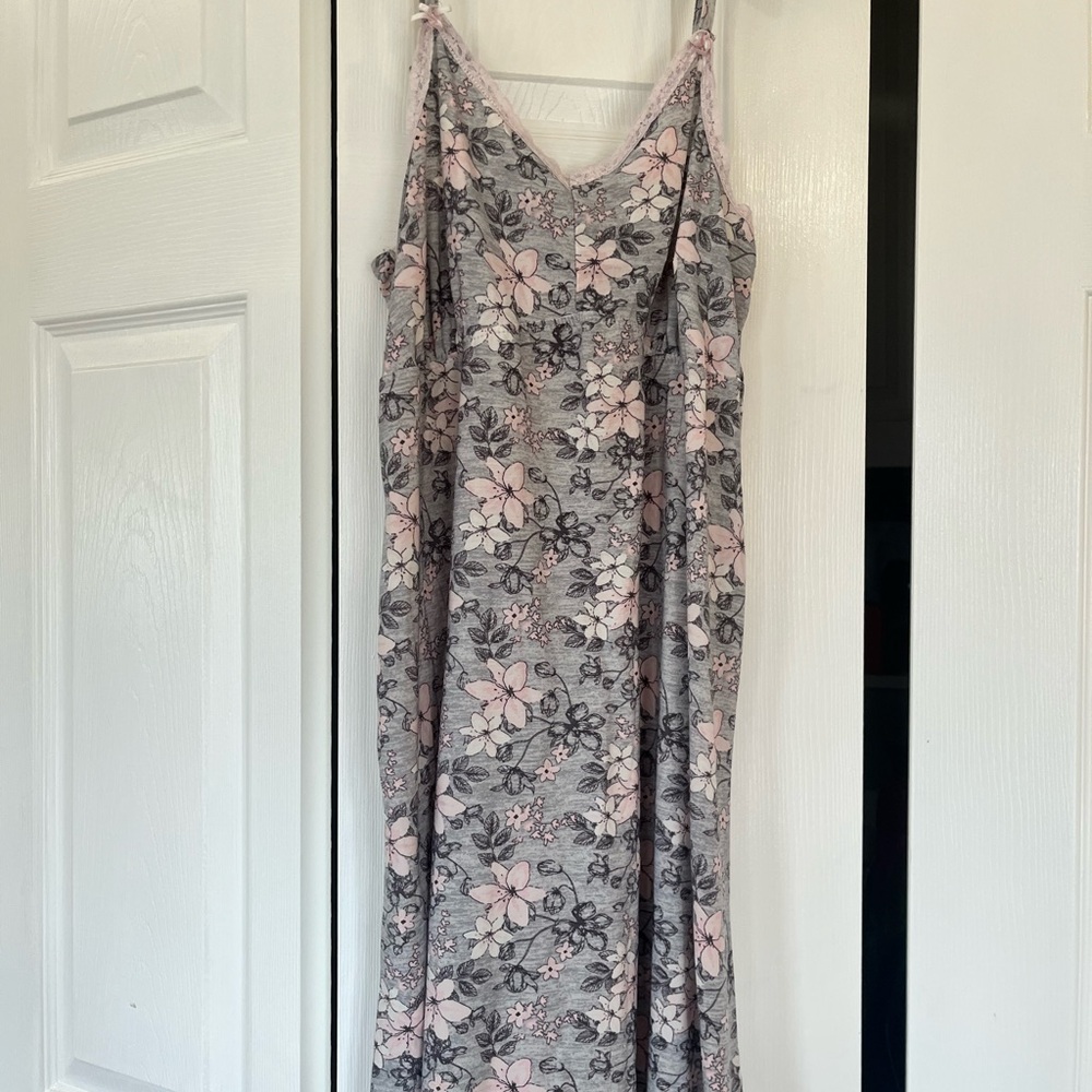 Rene Rofe Gray Pink Floral Pajama With Matching Robe - Picture 3 of 6